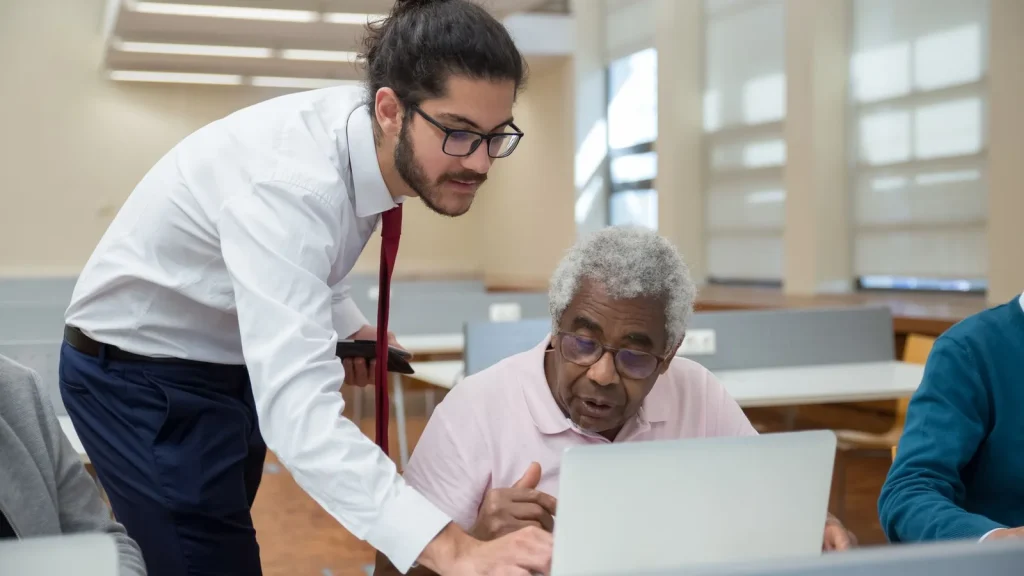 Formación en competencias digitales con apoyo de un ordenador