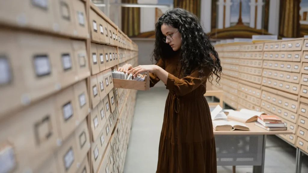 Consulta de un archivo documental como referencia a un repositorio institucional de investigación