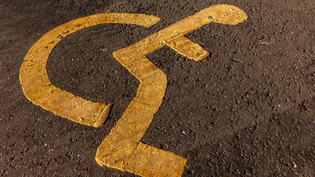 Ayuntamiento y ciudadanía en un entorno accesible como representación de IA social municipal