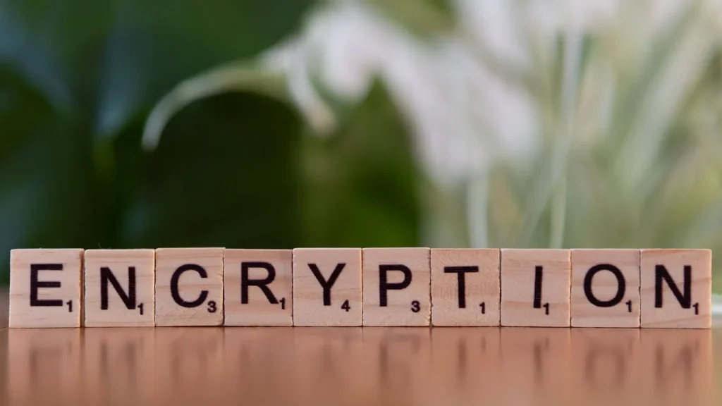 Concepto de cifrado y protección de información para privacidad y regulación digital