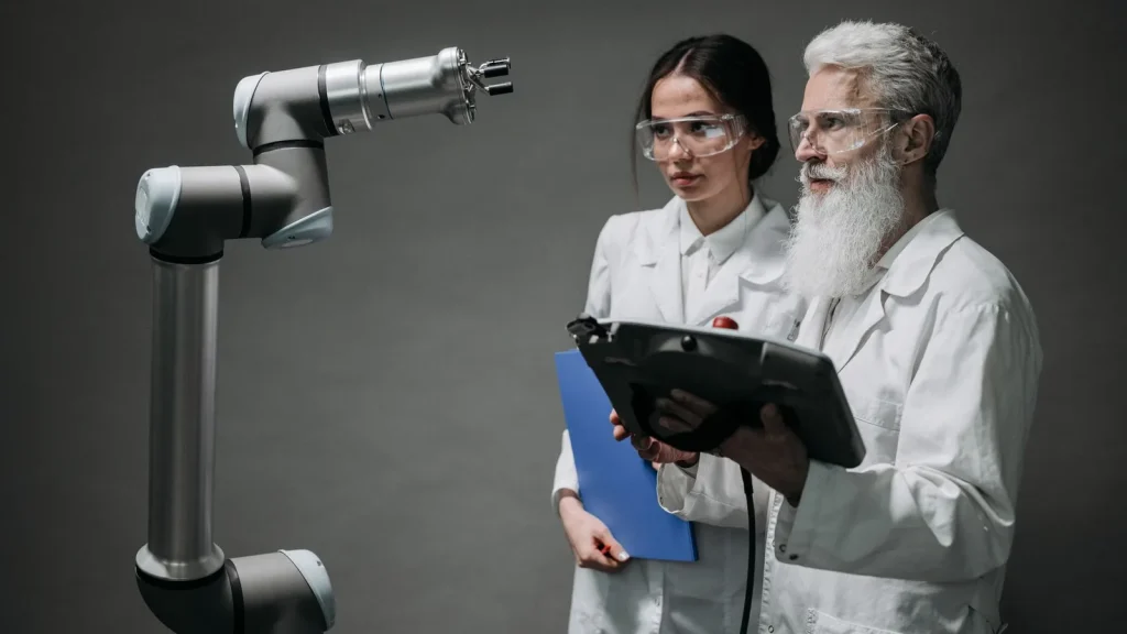 Equipo de innovación pública trabajando en un laboratorio GovTech con inteligencia artificial