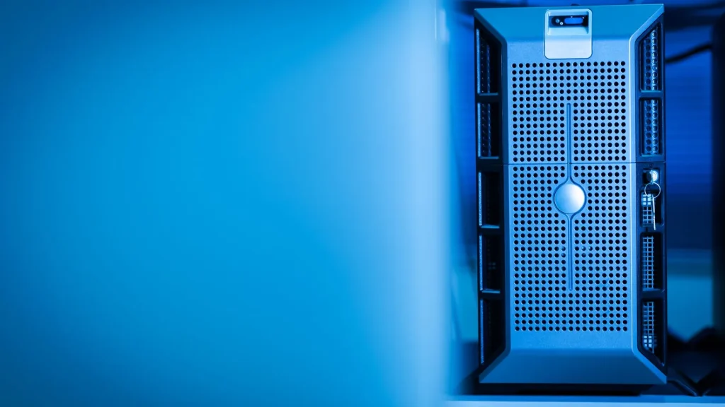 Servidor de alta densidad en un centro de datos preparado para cargas de inteligencia artificial