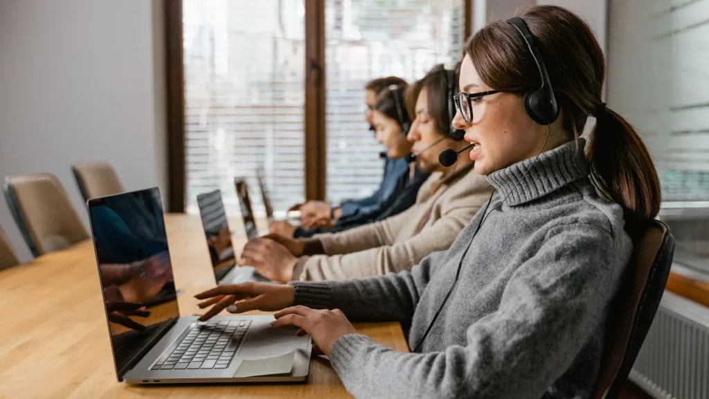 CRM open source autoalojado para gestionar relaciones y organizaciones