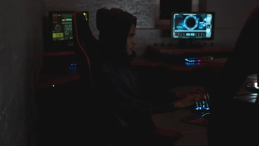 Centro de operaciones de ciberseguridad monitorizando amenazas de inteligencia artificial